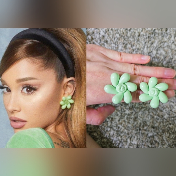 Ariana Grande Positions Earrings (Stud) with matching rings - Picture 5 of 6